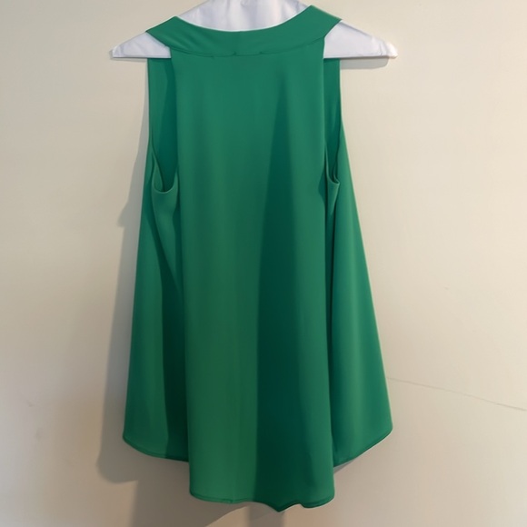 Vici Small green sleeveless top. Flowy! Longer in back. Drapes in back - Picture 3 of 5